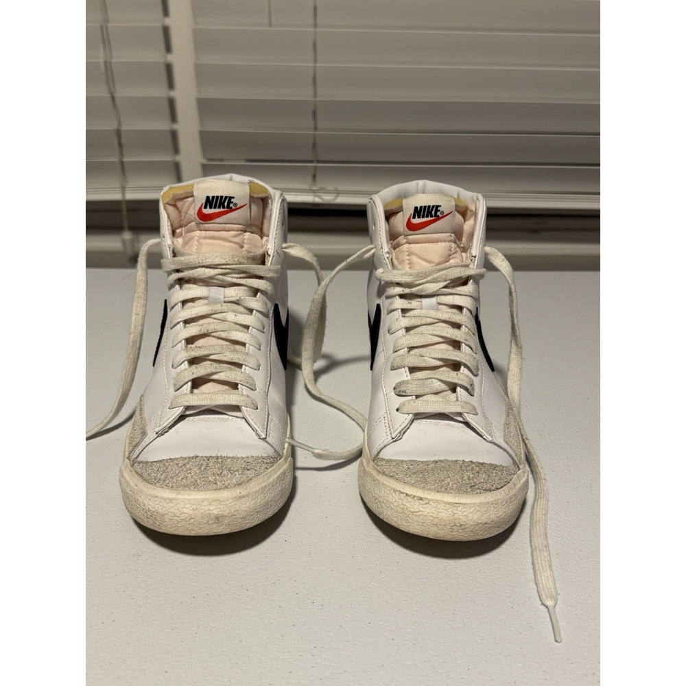 Classic  Nike Blazer Mid '77 Vintage sneakers high top white with black swoosh
